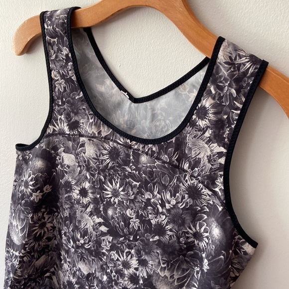 lululemon Run: Split Singlet Flowabunga Black Angel Wing / Black Size 4 - Picture 7 of 13